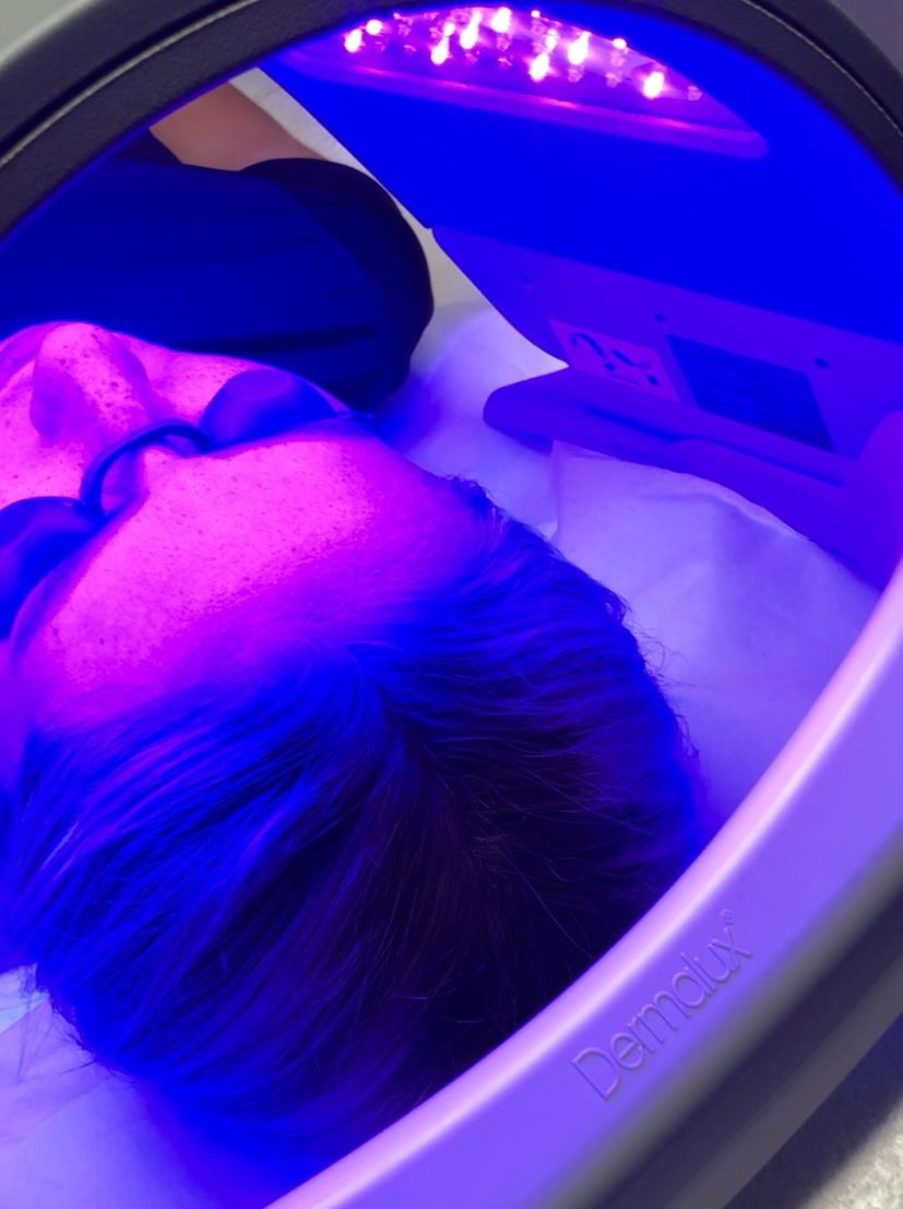 A gentle peel combined with LED therapy to boost skin renewal, hydration, and radiance.